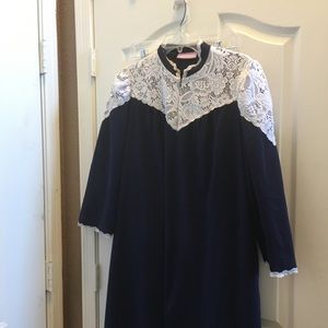 FINAL MARKDOWN Ladies’ Beth Michaels Robe large